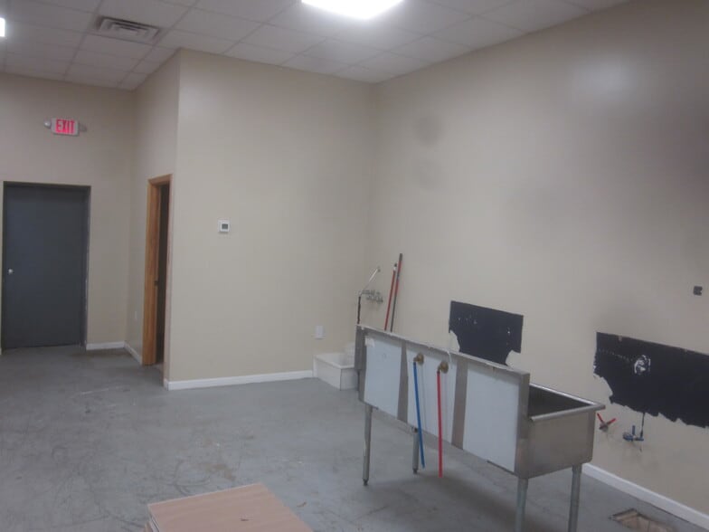620 Clinton Ave, Piscataway, NJ à louer - Photo intérieure – Image 3 sur 5