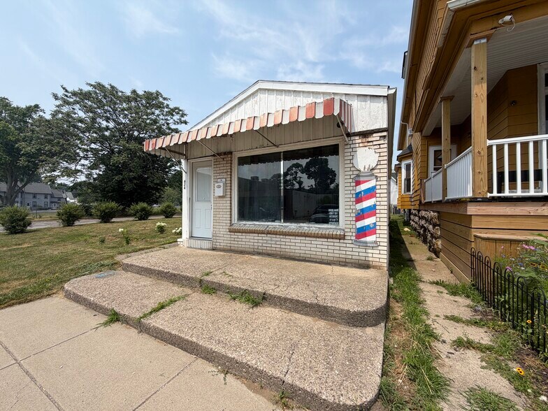 624 Ridge Rd, Lackawanna, NY à vendre - Photo principale – Image 1 sur 22