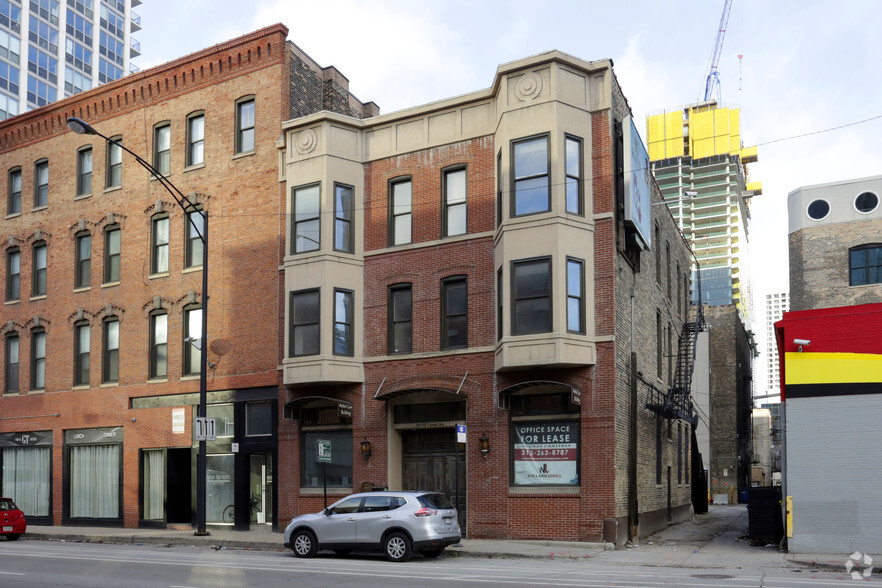 162 W Grand Ave, Chicago, IL à louer - Photo principale – Image 1 sur 19