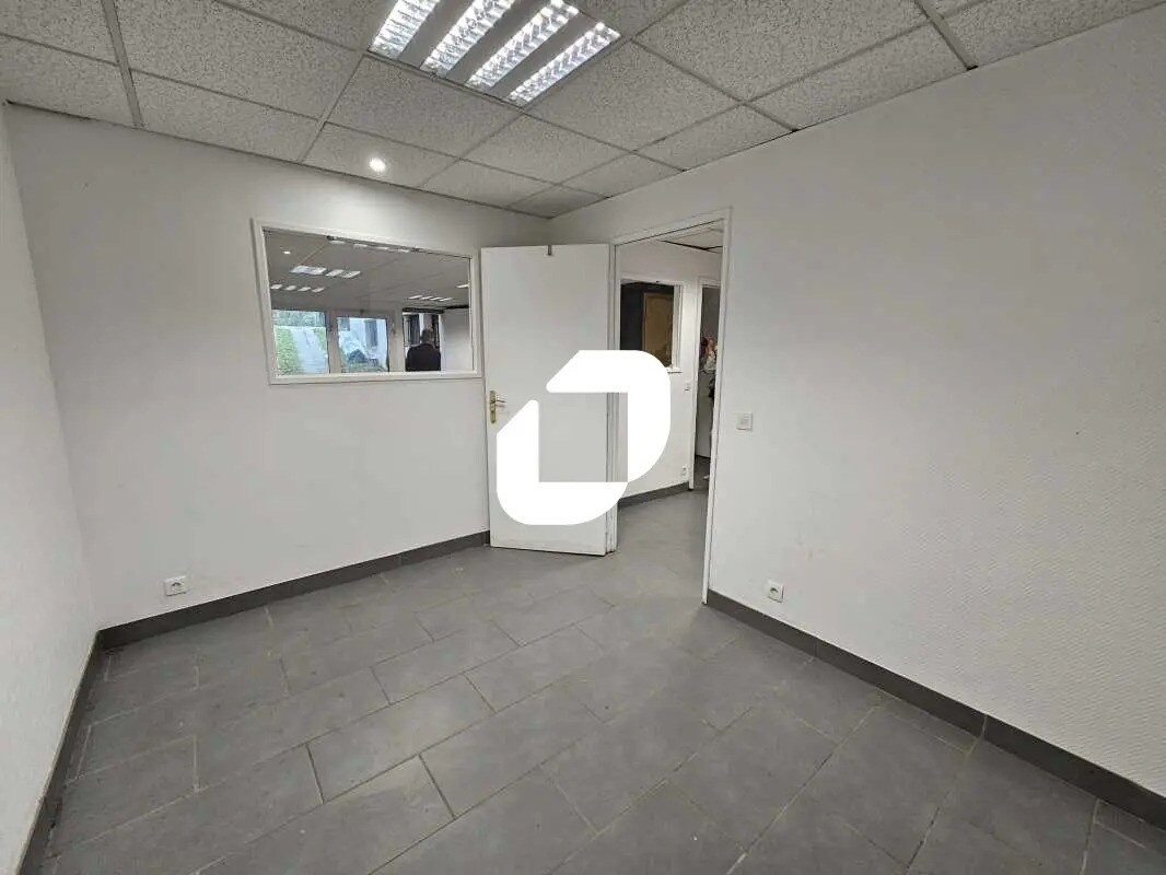 Local d’activités dans Versailles à louer Photo de l’immeuble– Image 1 sur 9