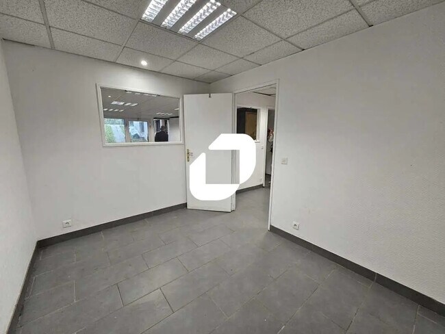 Plus de détails pour Local d'activités à louer