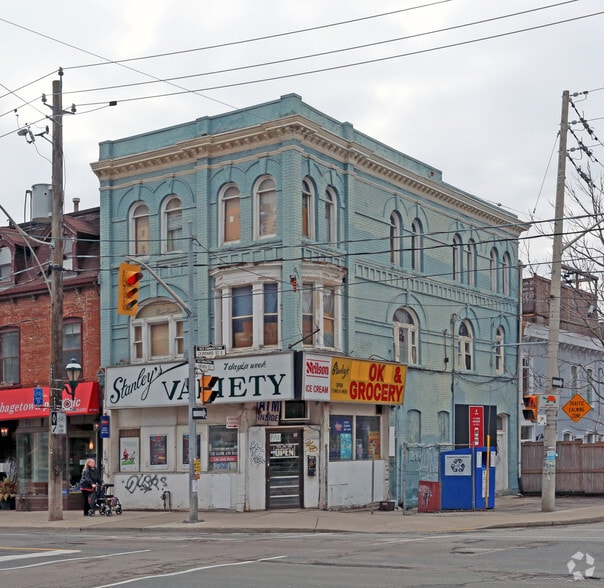 237 Gerrard St E, Toronto, ON à vendre - Photo principale – Image 1 sur 4