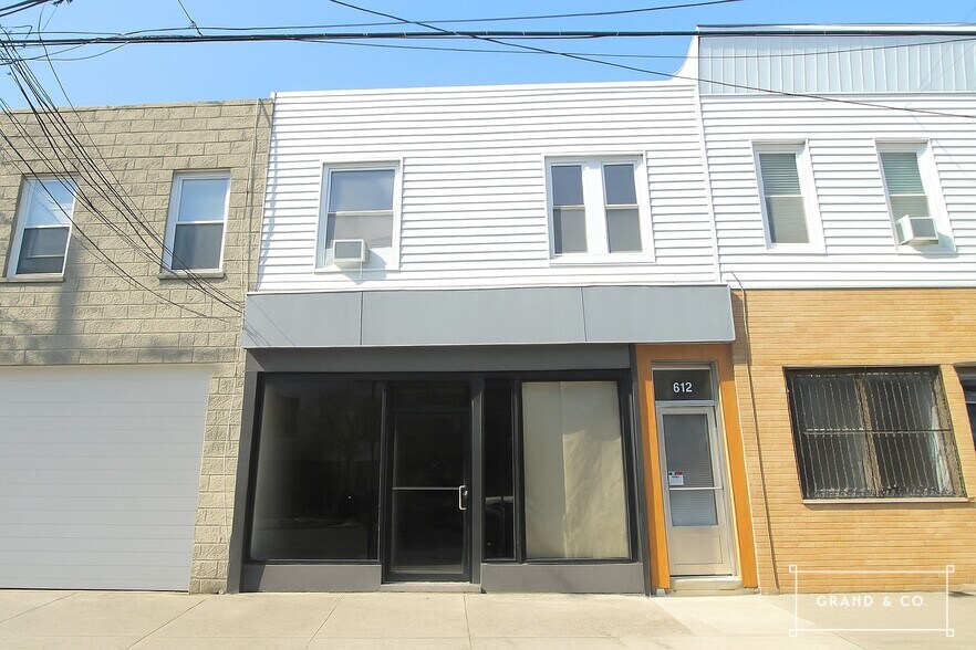 612 Woodward Ave, Ridgewood, NY à vendre - Photo de l’immeuble – Image 1 sur 19