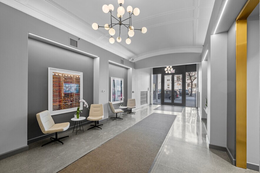 325 W Huron St, Chicago, IL à louer - Photo de l’immeuble – Image 2 sur 3