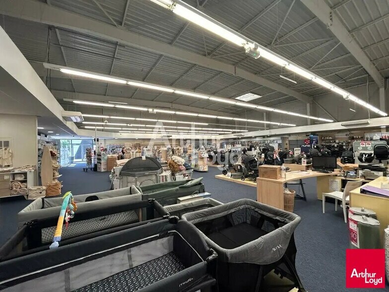 Local commercial dans Villebarou à louer - Photo intérieure – Image 1 sur 3