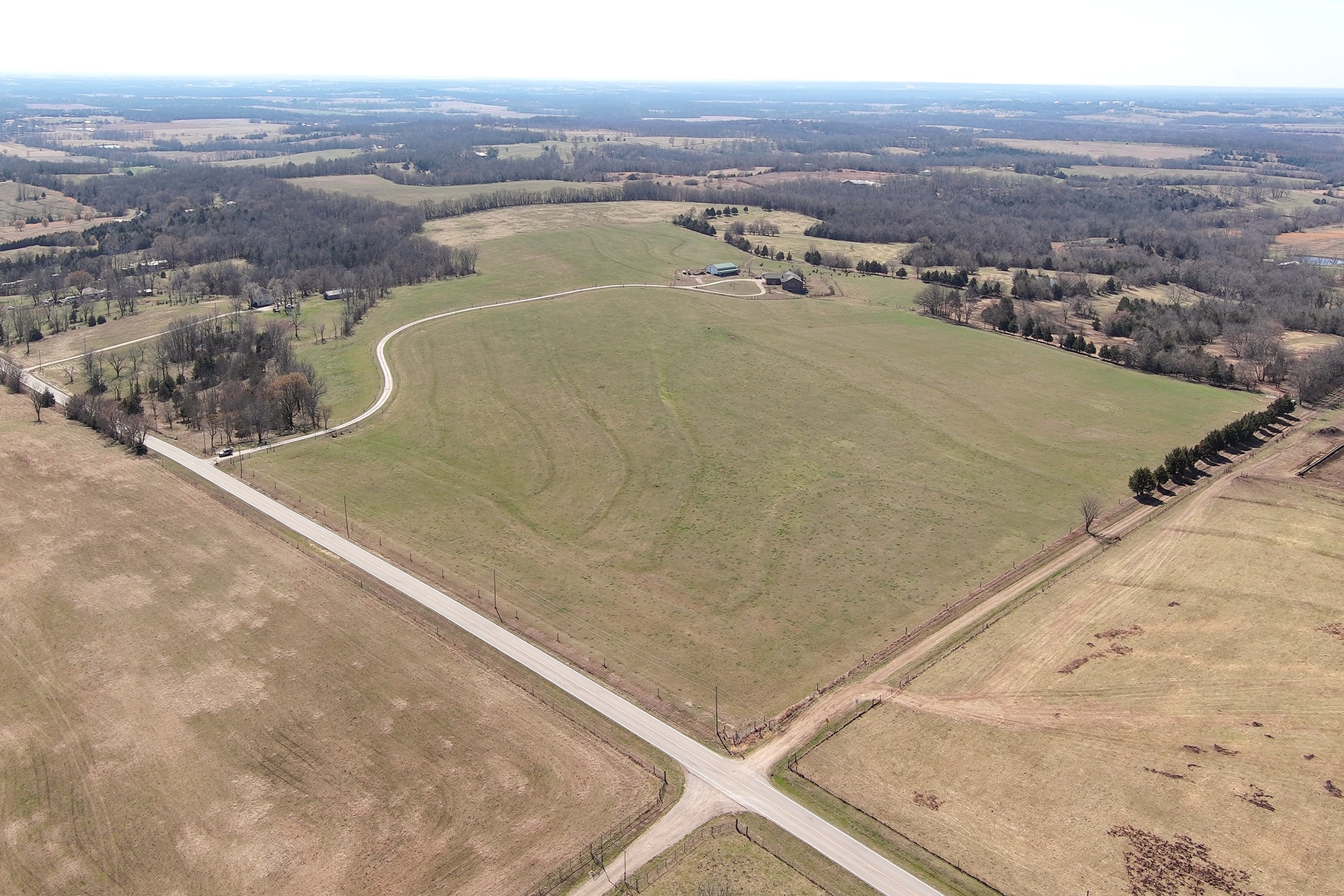 32846 Block Rd, Paola, KS à vendre Photo principale– Image 1 sur 37