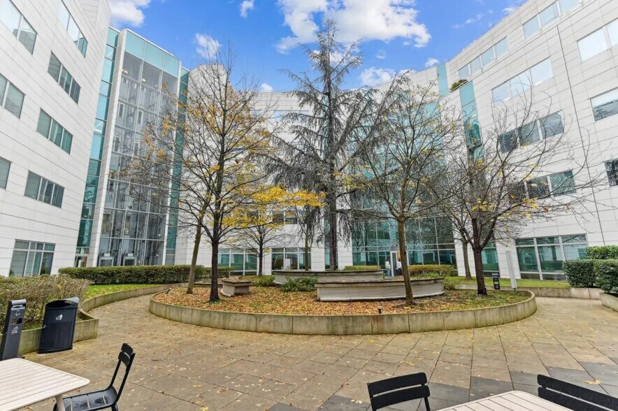 1 Avenue Du Général De Gaulle, Gennevilliers à louer - Photo de l’immeuble – Image 3 sur 11