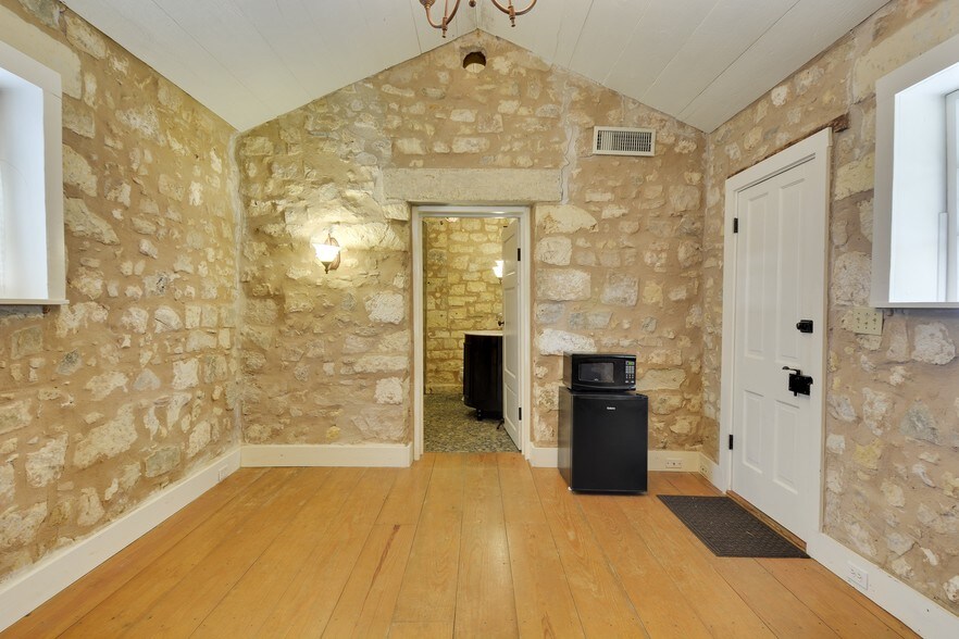 125 W San Antonio St, Fredericksburg, TX à vendre - Photo de l’immeuble – Image 2 sur 8
