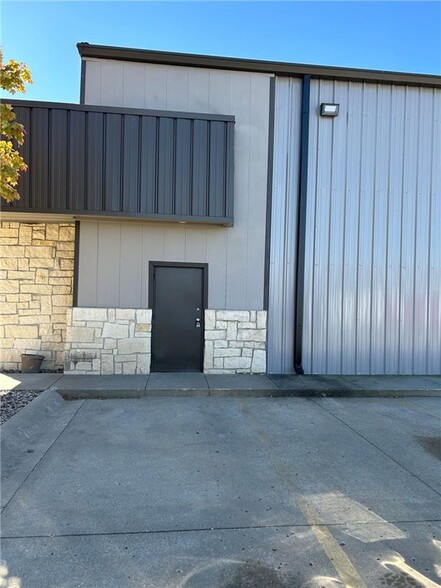 1500 S 169 Hwy, Smithville, MO à louer - Photo de l’immeuble – Image 3 sur 7