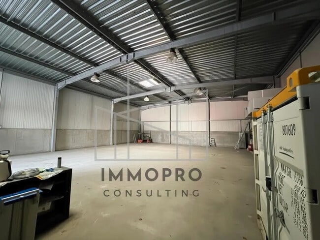 Plus de détails pour Local d'activités à louer