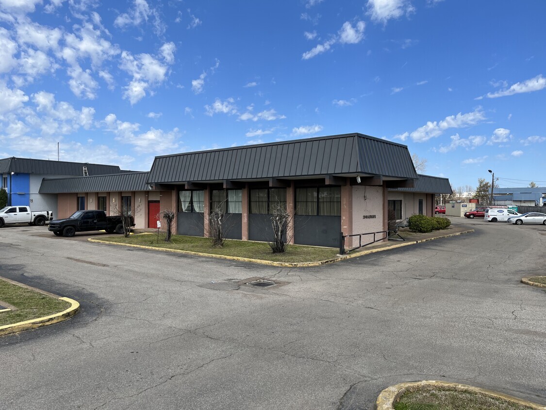 2949 Airways Blvd, Memphis, TN à louer Photo de l’immeuble– Image 1 sur 2