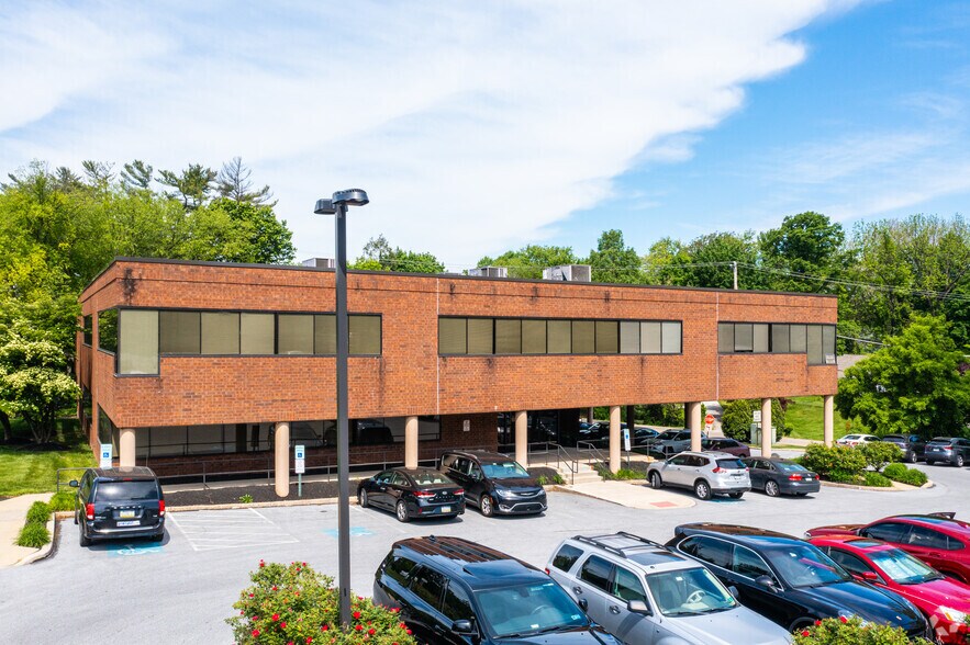 3475 West Chester Pike, Newtown Square, PA à louer - Photo principale – Image 1 sur 14