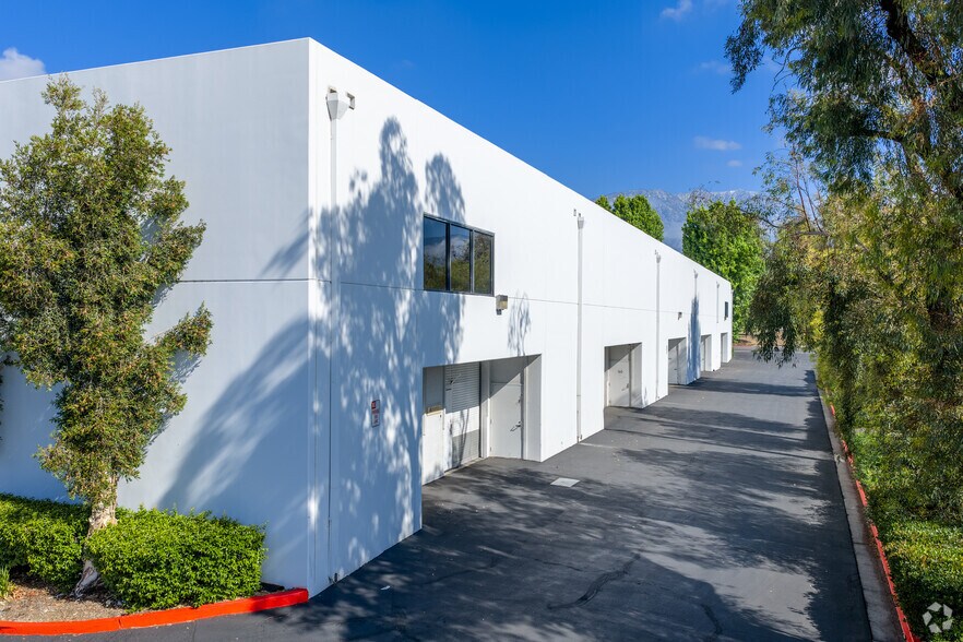 9087 Arrow Route, Rancho Cucamonga, CA à vendre - Photo de l’immeuble – Image 3 sur 5