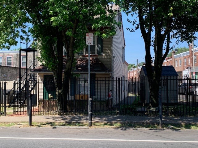 1750-1754 Bridge St, Philadelphia, PA à vendre - Photo de l’immeuble – Image 2 sur 11