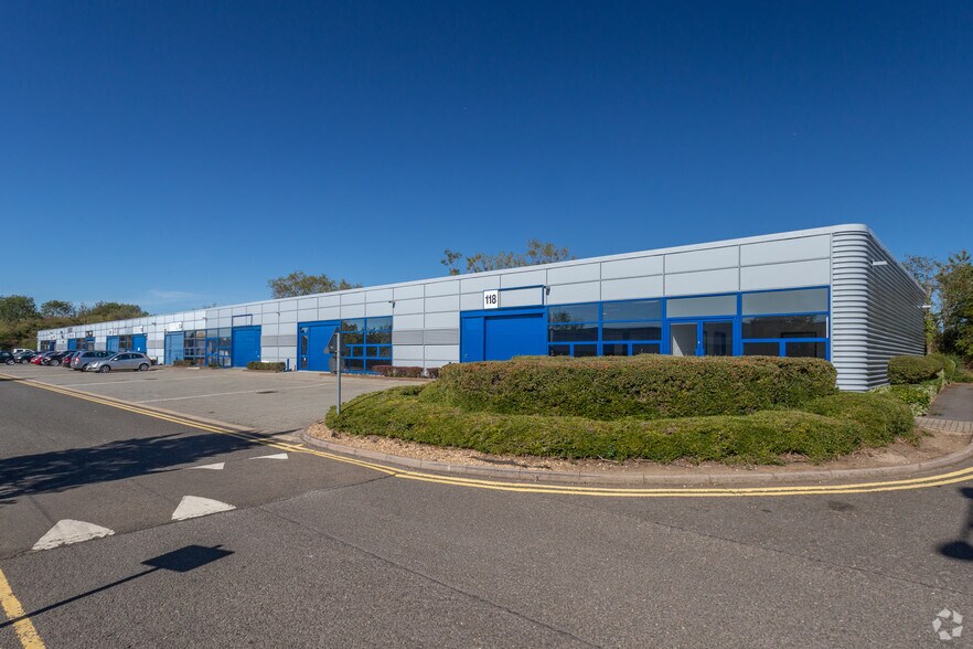 118-134 Tanners Dr, Milton Keynes à louer - Photo principale – Image 1 sur 2