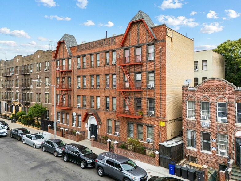 99 E 96th St, Brooklyn, NY portefeuille de 3 biens à vendre sur LoopNet.fr - Photo de l’immeuble – Image 2 sur 12
