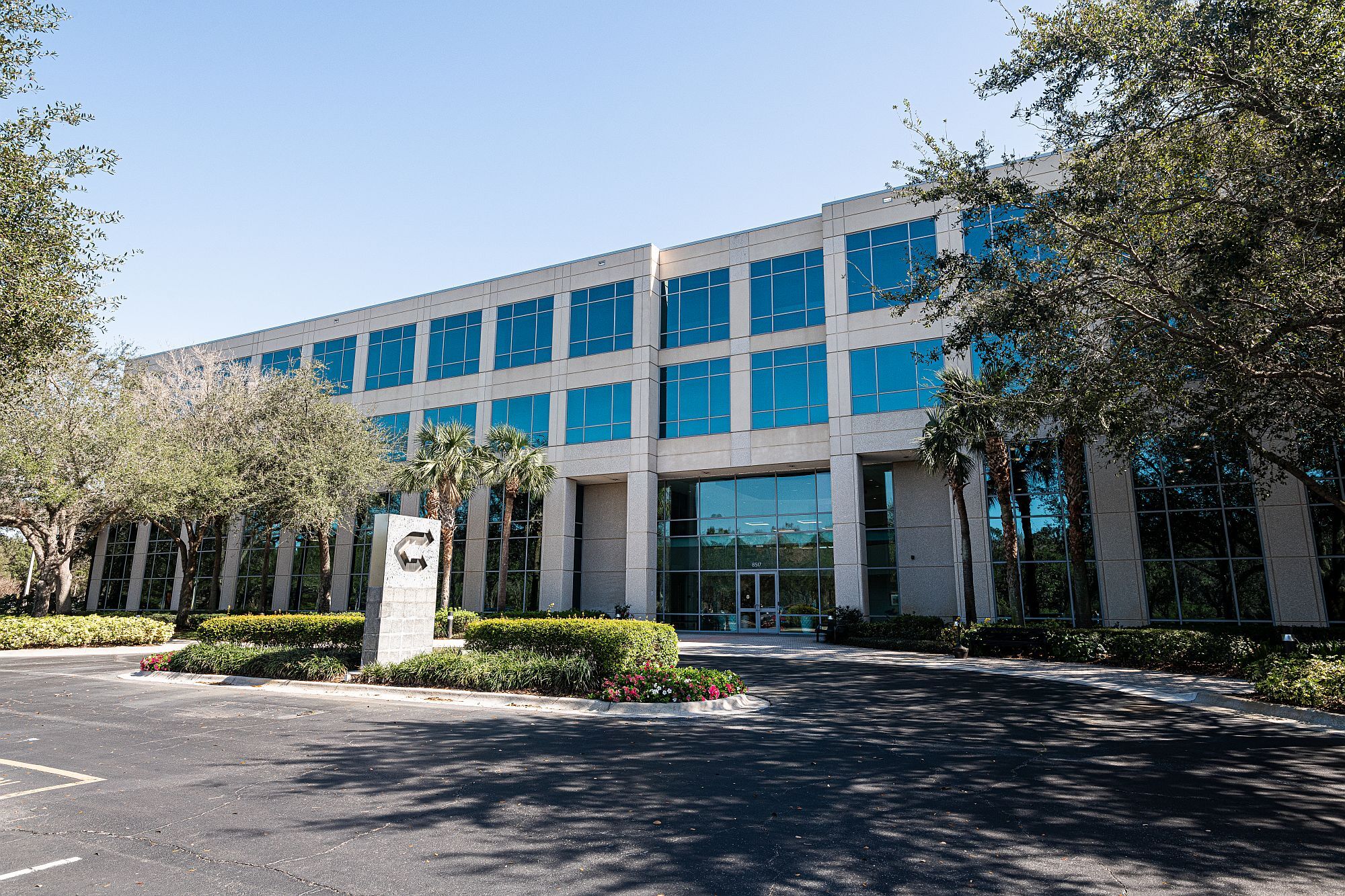 8517 Southpark Cir, Orlando, FL à louer Photo de l’immeuble– Image 1 sur 9