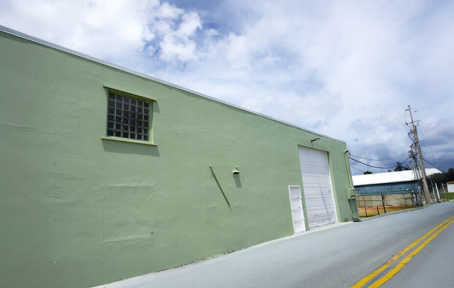 821 27th St, West Palm Beach, FL à louer - Photo de l’immeuble – Image 3 sur 5