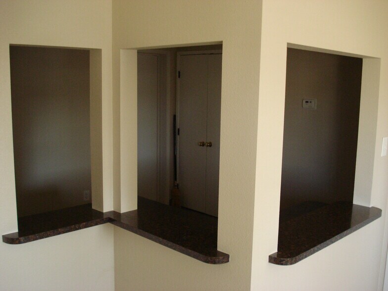 1133 Smith Ln, Roseville, CA à louer - Photo de l’immeuble – Image 3 sur 6