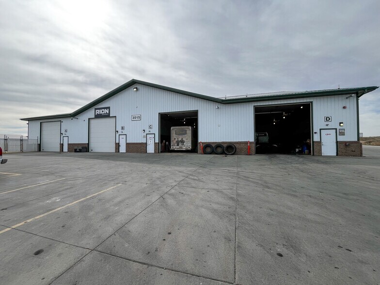 3515 Seger Dr, Rapid City, SD à louer - Photo principale – Image 1 sur 5