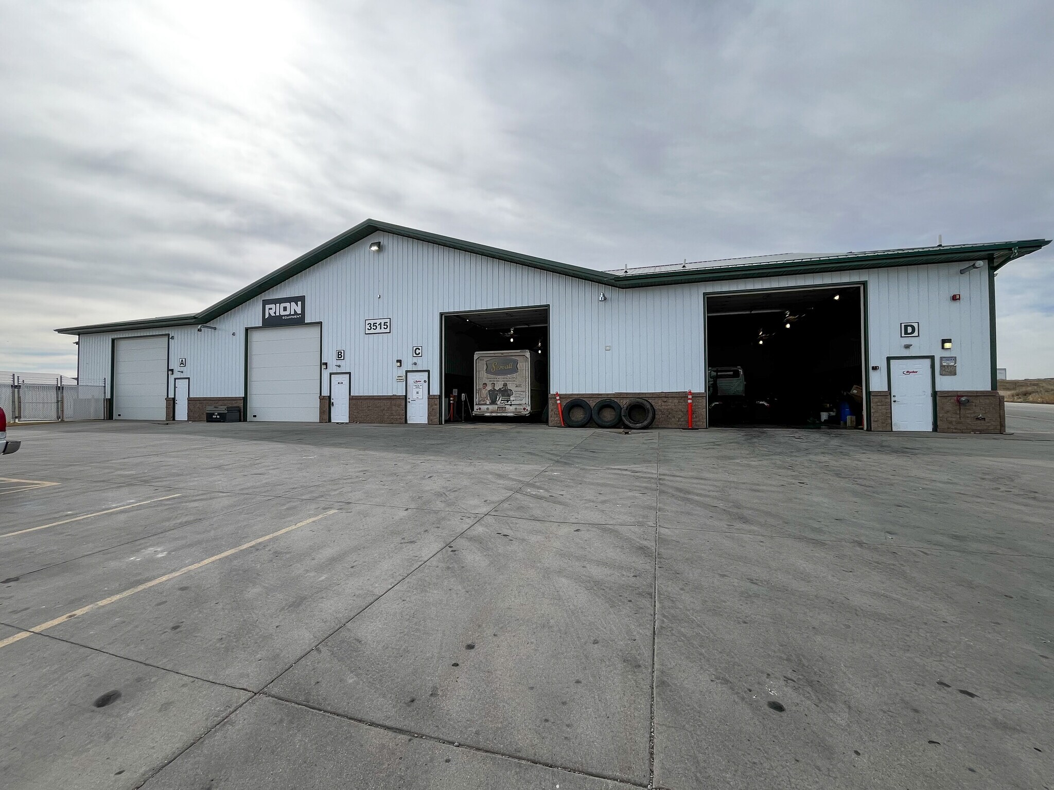 3515 Seger Dr, Rapid City, SD à louer Photo principale– Image 1 sur 6