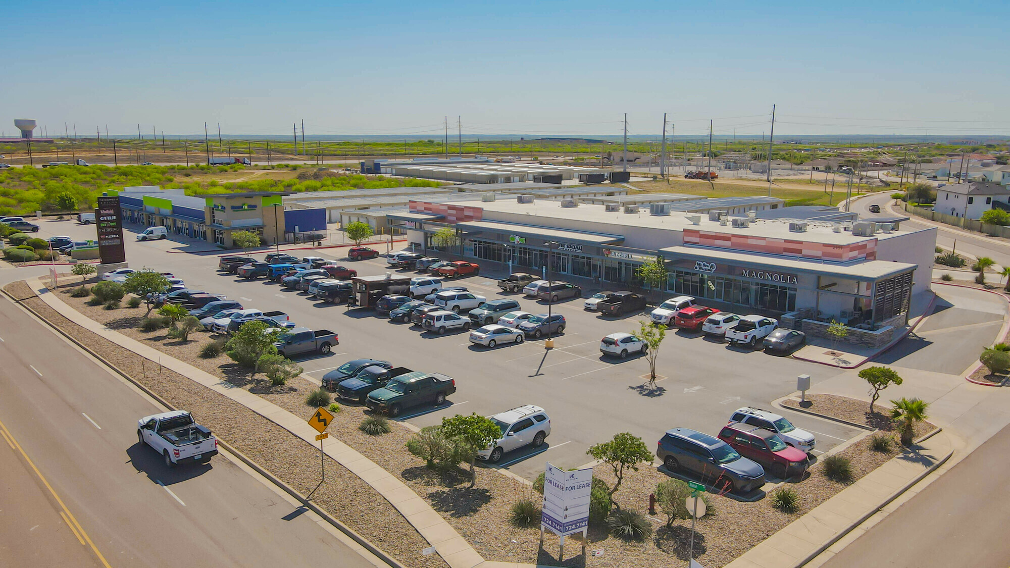 2101 Shiloh Dr, Laredo, TX à louer Photo de l’immeuble– Image 1 sur 11