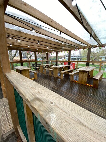 Mile End Playground, Locksley St, Londres à louer - Photo de l’immeuble – Image 2 sur 6