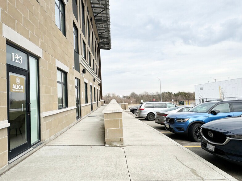 200 Cachet Woods Crt, Markham, ON à vendre - Photo de l’immeuble – Image 3 sur 14