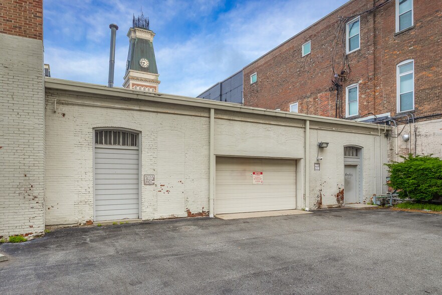 231 Washington St, Columbus, IN à louer - Photo de l’immeuble – Image 3 sur 14