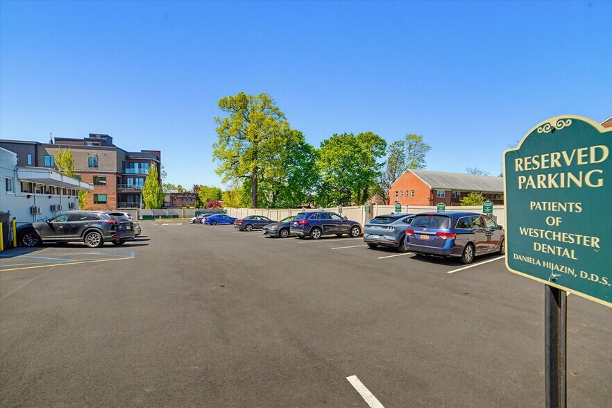 444 E Boston Post Rd, Mamaroneck, NY à louer - Photo de l’immeuble – Image 3 sur 14