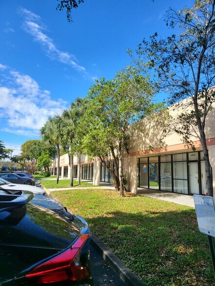 4800 N State Road 7, Fort Lauderdale, FL à vendre - Photo de l’immeuble – Image 1 sur 16