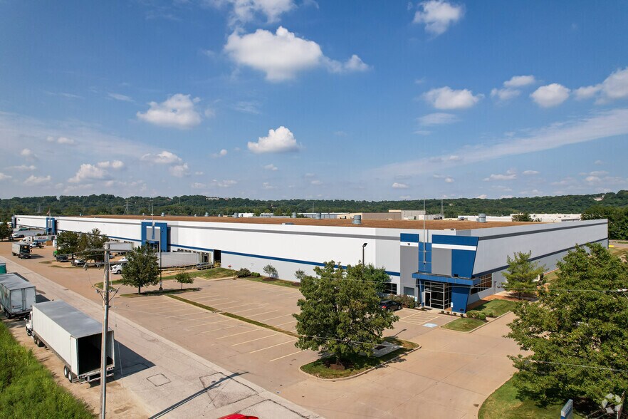 2211-2231 Hitzert Ct, Fenton, MO à louer - Photo de l’immeuble – Image 2 sur 4