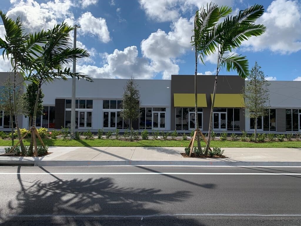 10887-10891 NW 17th St, Miami, FL à louer Photo principale– Image 1 sur 25