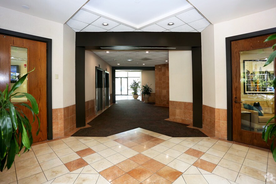 2605 Enterprise Rd E, Clearwater, FL à louer - Hall d’entrée – Image 2 sur 16