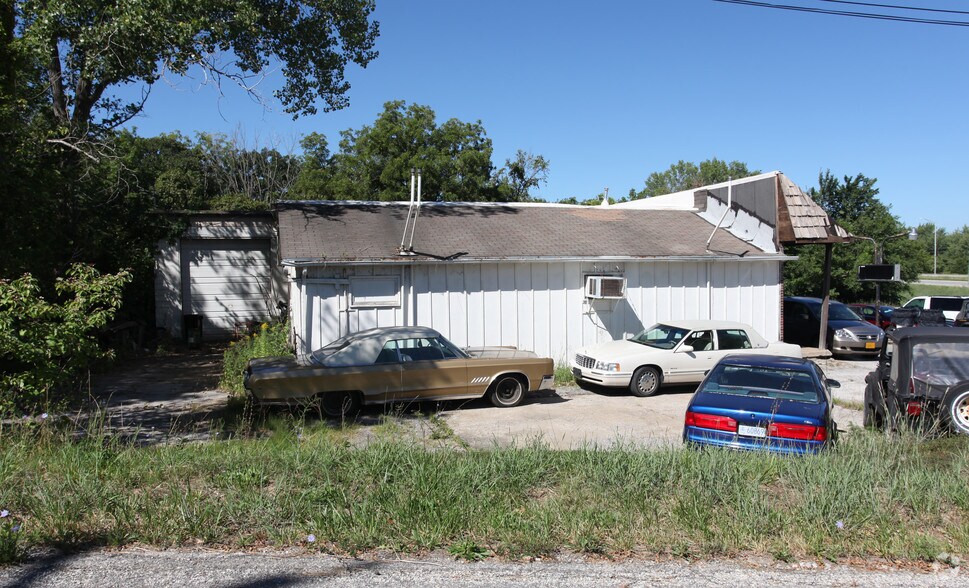 20707 Midland Dr, Shawnee, KS à vendre - Photo de l’immeuble – Image 2 sur 33