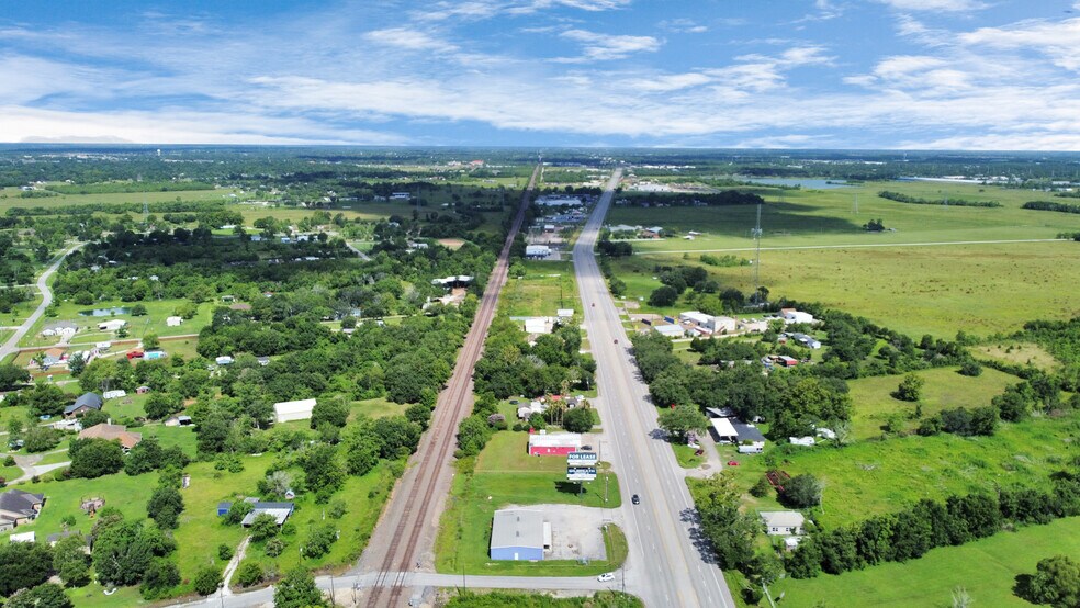 19629 E Highway 6, Alvin, TX à louer - Photo de l’immeuble – Image 2 sur 23