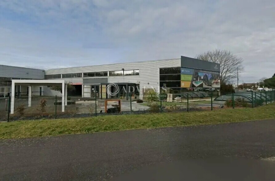 Local commercial dans Saint-Gervais-la-Forêt à louer - Photo de l’immeuble – Image 1 sur 1