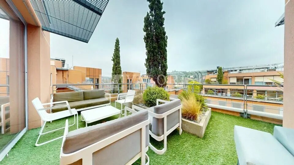 Bureau dans Lyon à vendre - Photo de l’immeuble – Image 2 sur 12