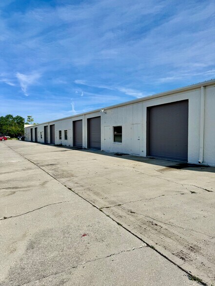 6026 Taylor Rd, Naples, FL à louer - Photo de l’immeuble – Image 3 sur 5