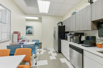 331 Village Pointe Plz, Omaha, NE à louer Photo intérieure– Image 2 sur 16