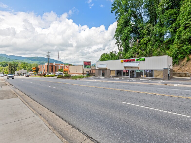101 Veterans Blvd, Bryson City, NC à louer - Photo de l’immeuble – Image 3 sur 19