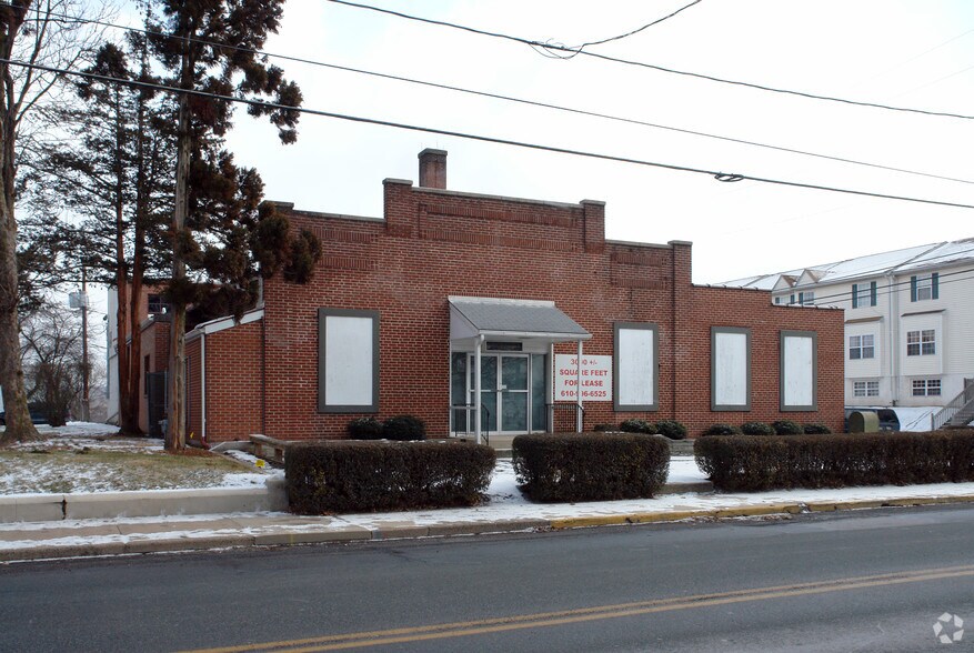 800 Main St, Red Hill, PA à vendre - Photo de l’immeuble – Image 3 sur 12
