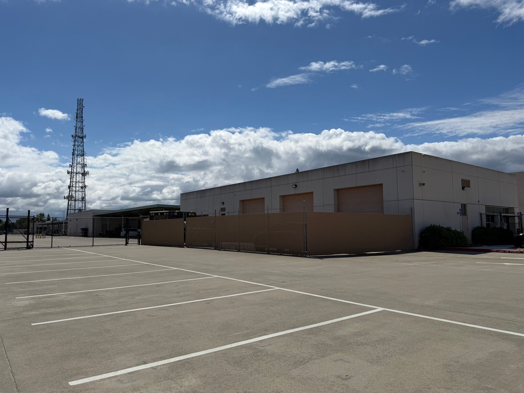 8150 Industrial Ave, Roseville, CA à louer Photo de l’immeuble– Image 1 sur 6