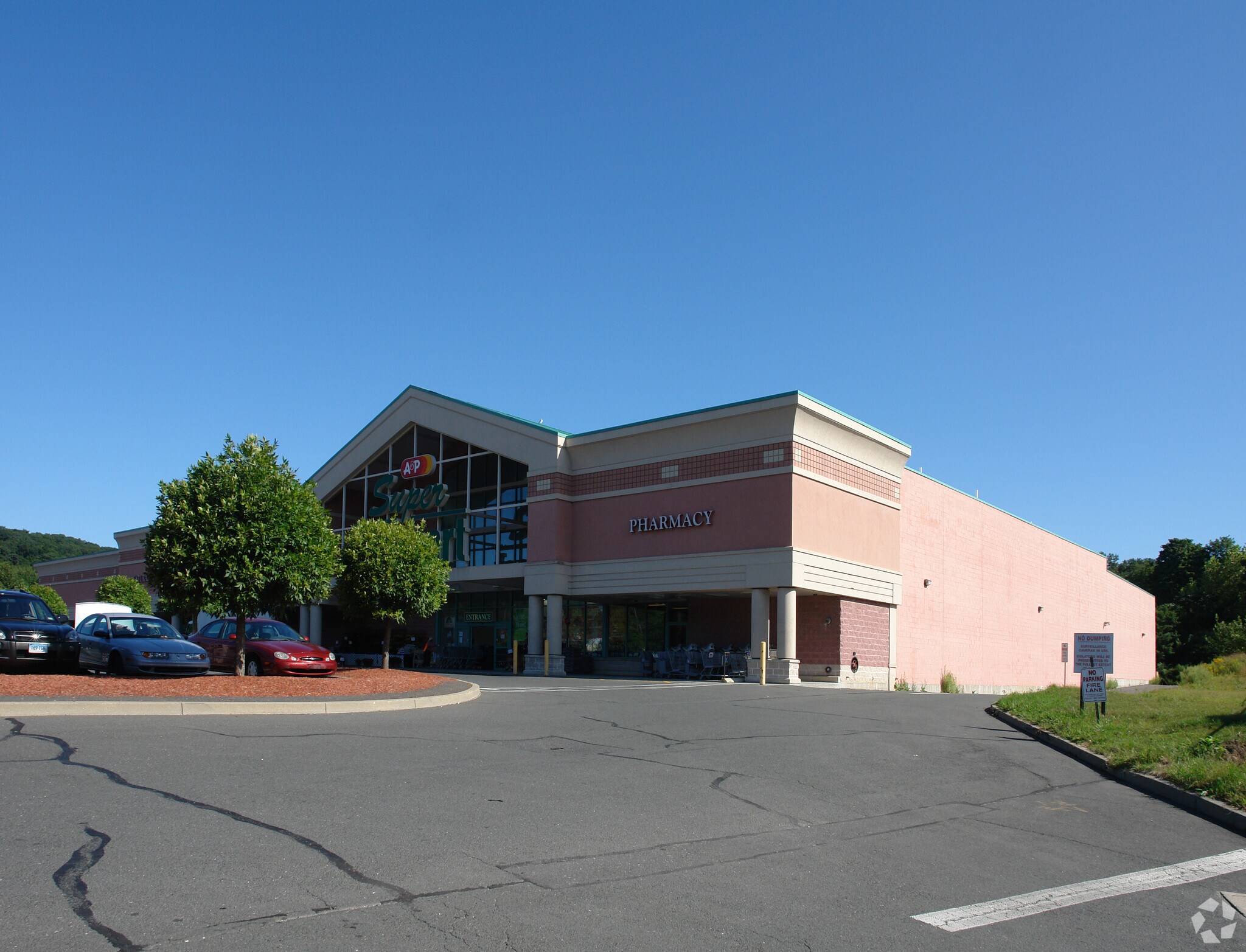 1 Padanaram Rd, Danbury, CT à louer Photo principale– Image 1 sur 7