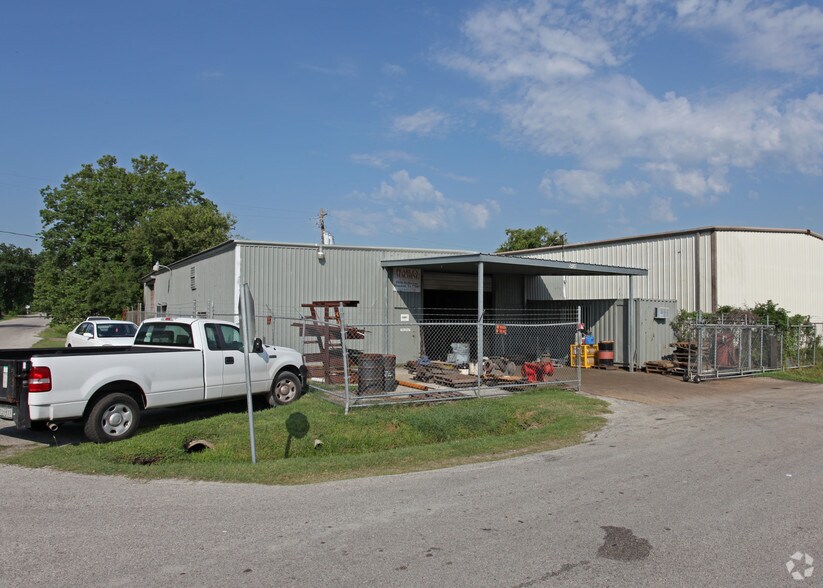 Heffernan Warehouses & Business Sale portefeuille de 4 biens à vendre sur LoopNet.fr - Photo principale – Image 1 sur 24