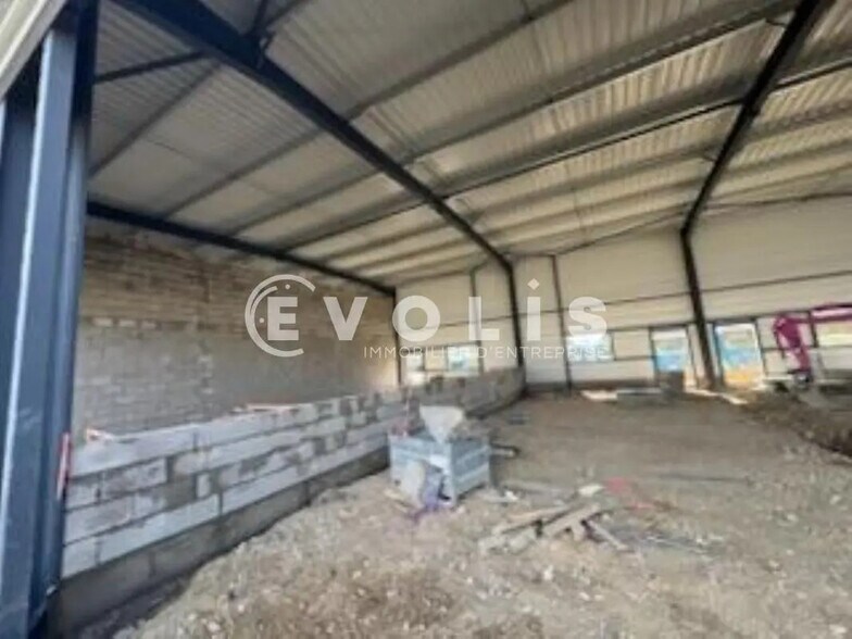 Local d'activités dans Charvieu-Chavagneux à vendre - Photo de l’immeuble – Image 2 sur 26