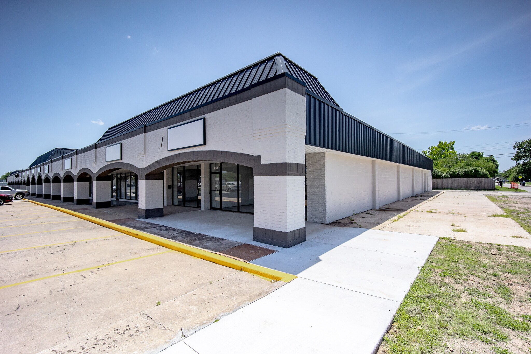1010-1050 N Flood Ave, Norman, OK à louer Photo de l’immeuble– Image 1 sur 15