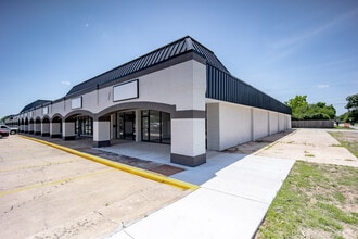 1010-1050 N Flood Ave, Norman, OK à louer Photo de l’immeuble– Image 1 sur 15
