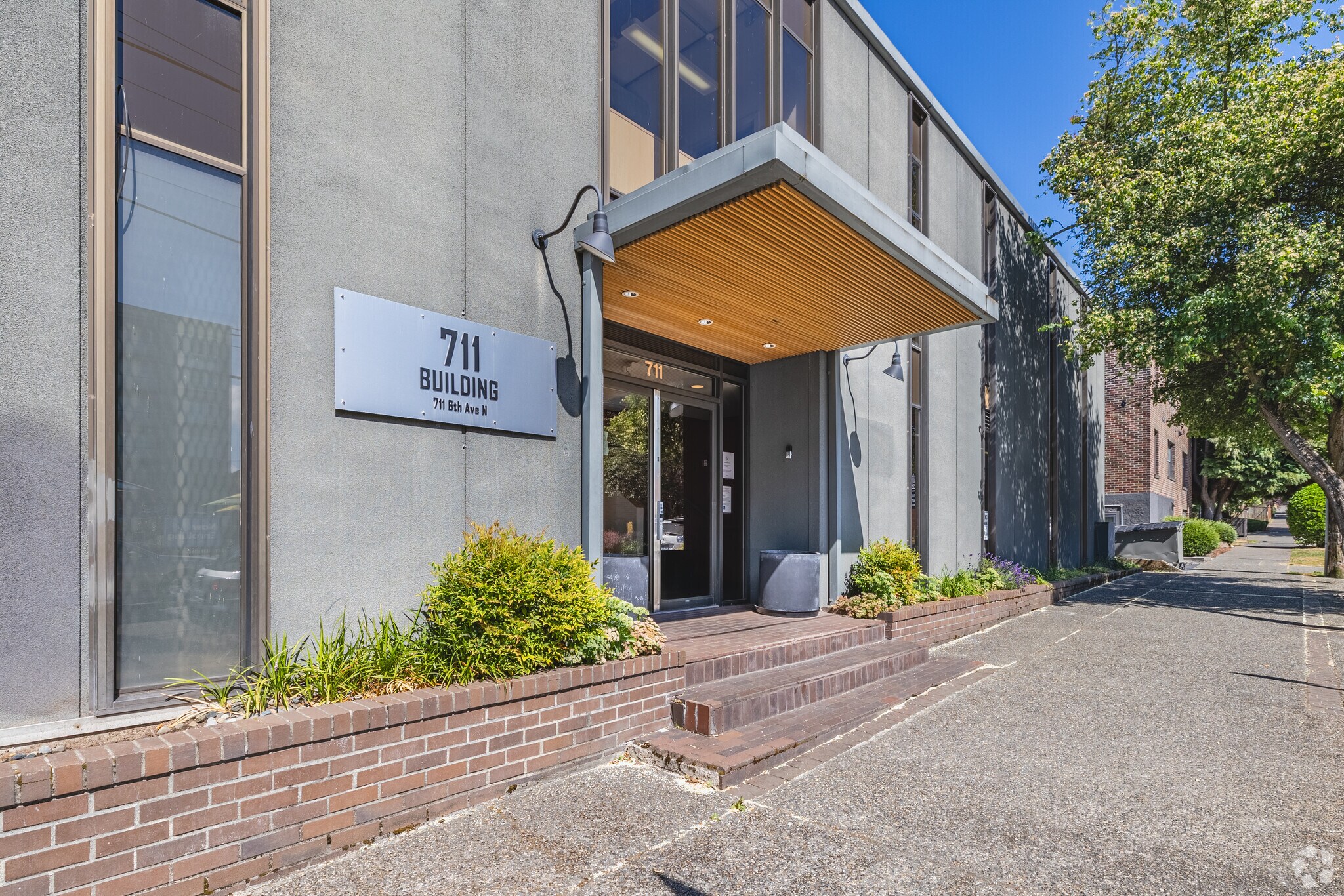 711 6th Ave N, Seattle, WA à louer Photo de l’immeuble– Image 1 sur 8
