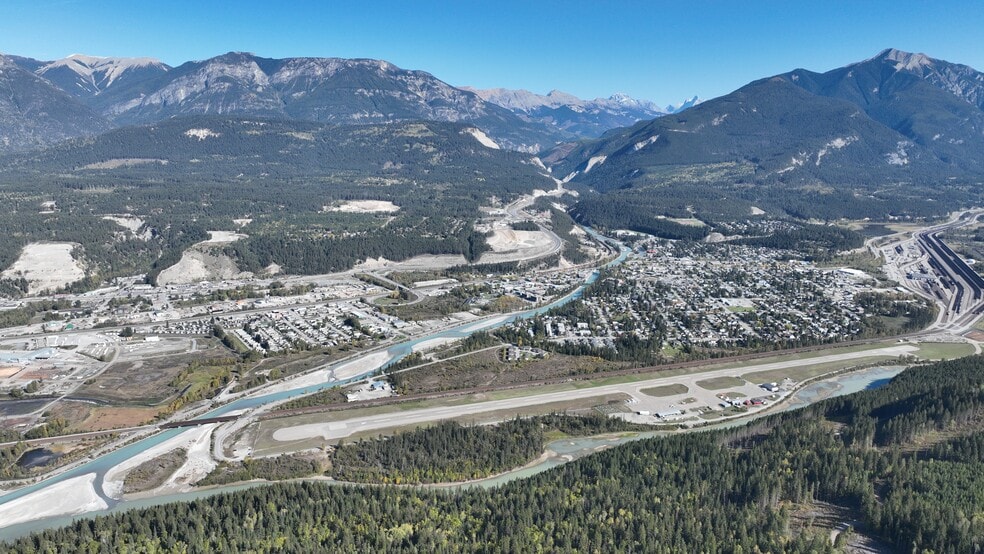 1000 Kicking Horse Drive Dr, Golden, BC à vendre - Aérien – Image 3 sur 3